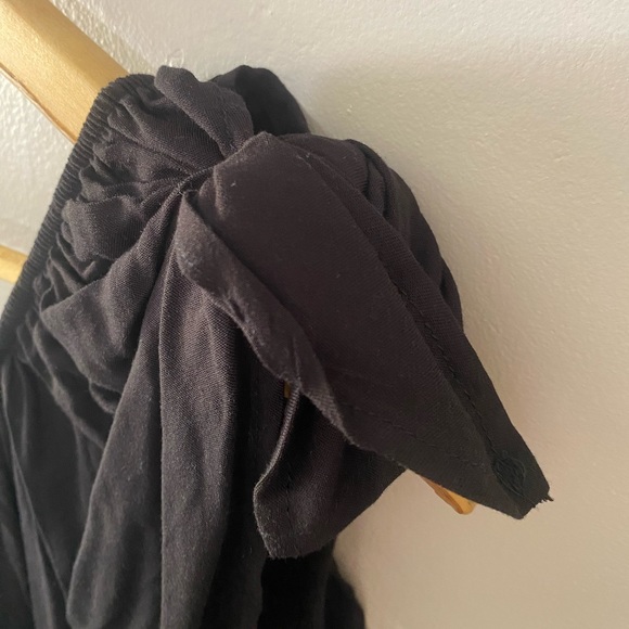 Altar’d State sz S Black off-the-shoulder tie knot sleeve scoop neck high-low - Picture 4 of 6